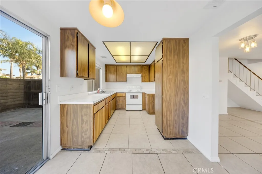 956 Cone Flower Lane, Ontario, California 91762 home-pic-5