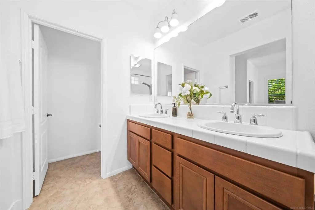 13055 Alora Pt, San Diego, California 92130 home-pic-33