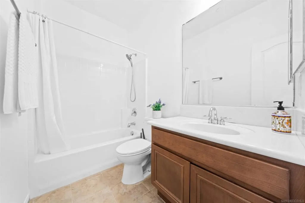 13055 Alora Pt, San Diego, California 92130 home-pic-24