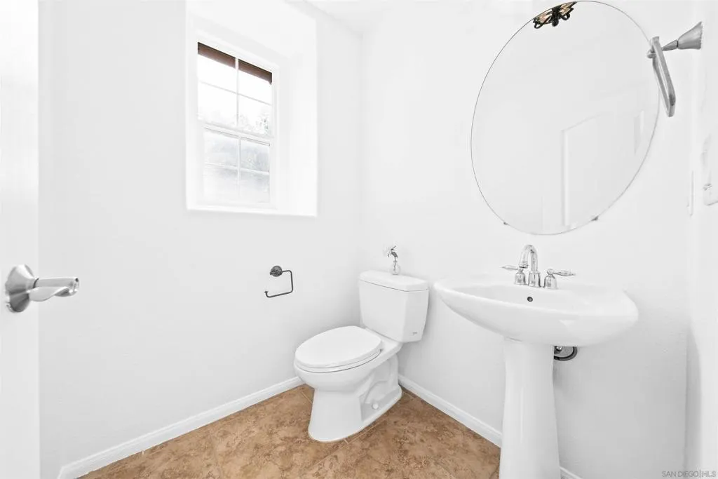 13055 Alora Pt, San Diego, California 92130 home-pic-10
