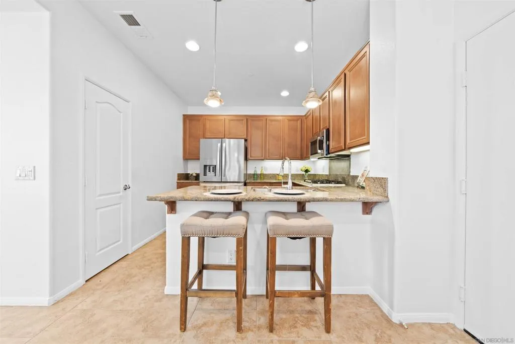 13055 Alora Pt, San Diego, California 92130 home-pic-12