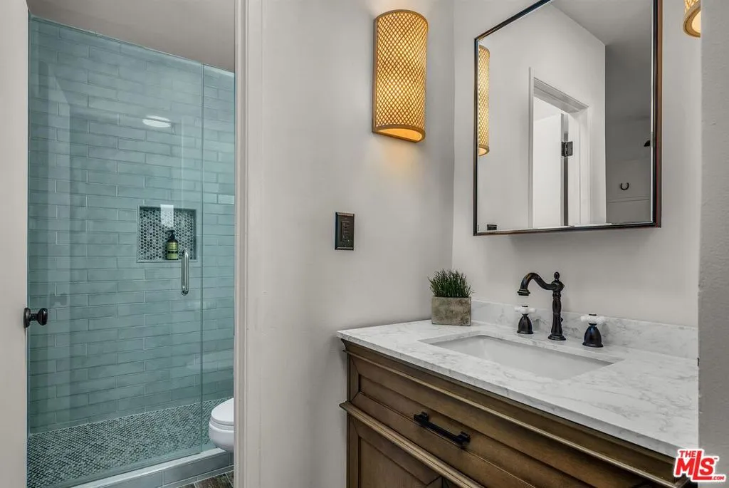 4361 Berryman Avenue 11, Los Angeles, California 90066 home-pic-7