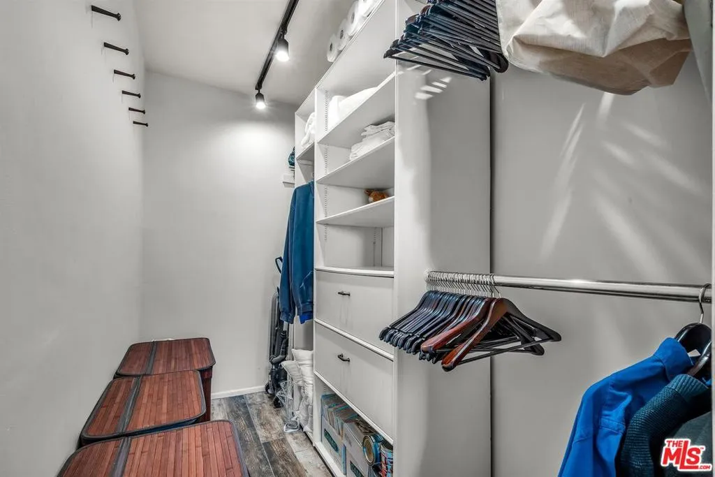 4361 Berryman Avenue 11, Los Angeles, California 90066 home-pic-11