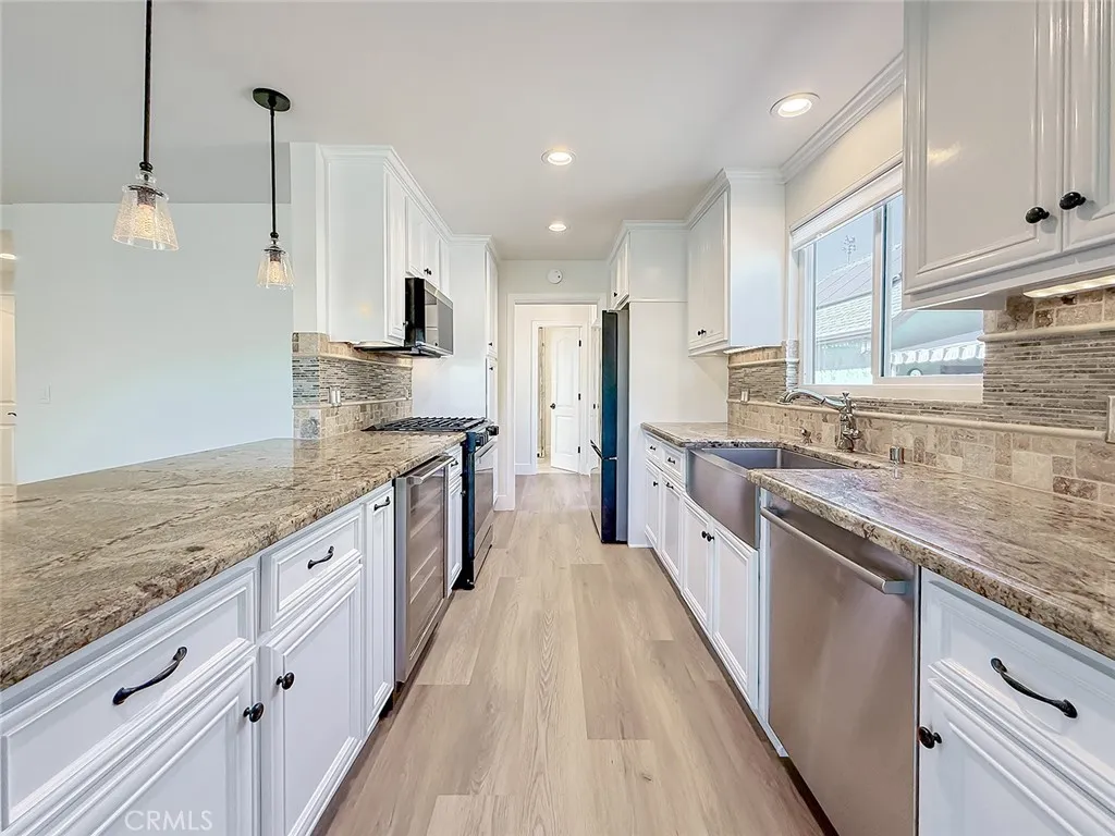 23275 Hamlin, West Hills, California 91307 home-pic-4
