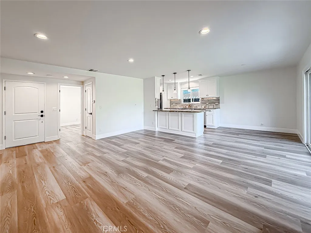 23275 Hamlin, West Hills, California 91307 home-pic-2