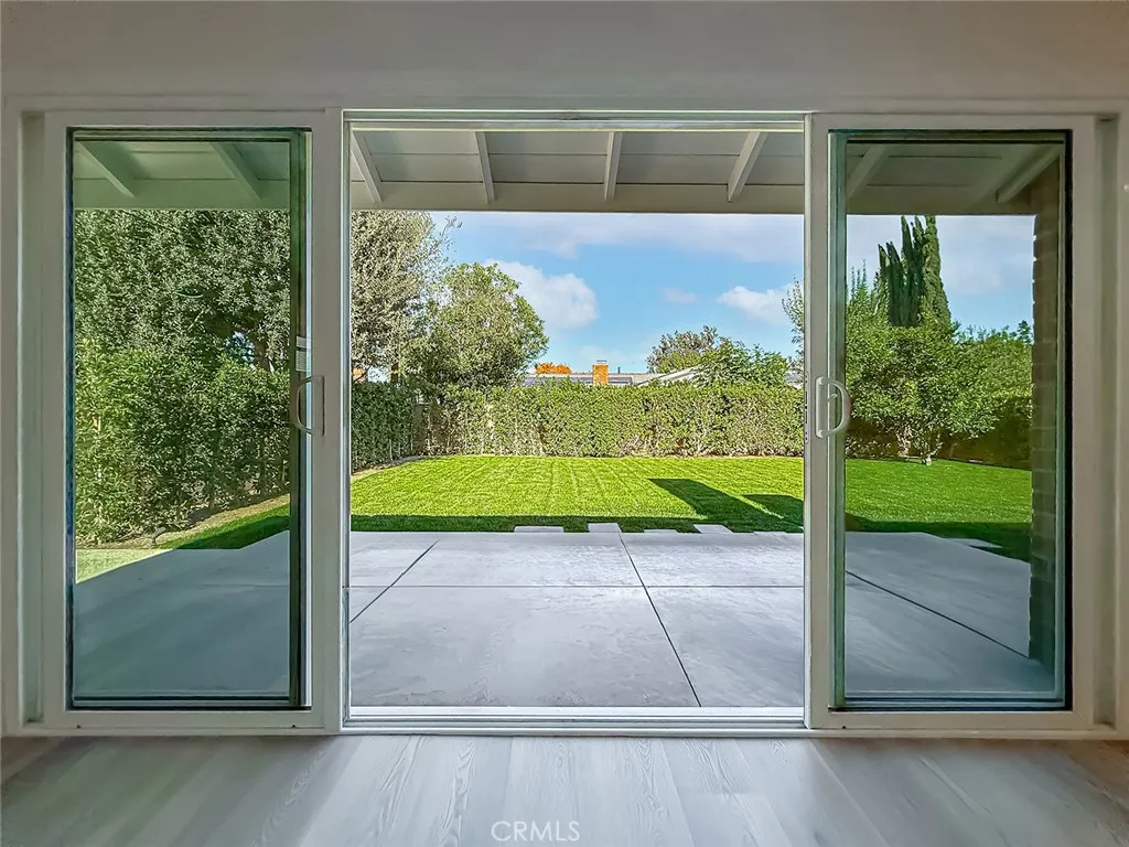 23275 Hamlin, West Hills, California 91307 home-pic-9