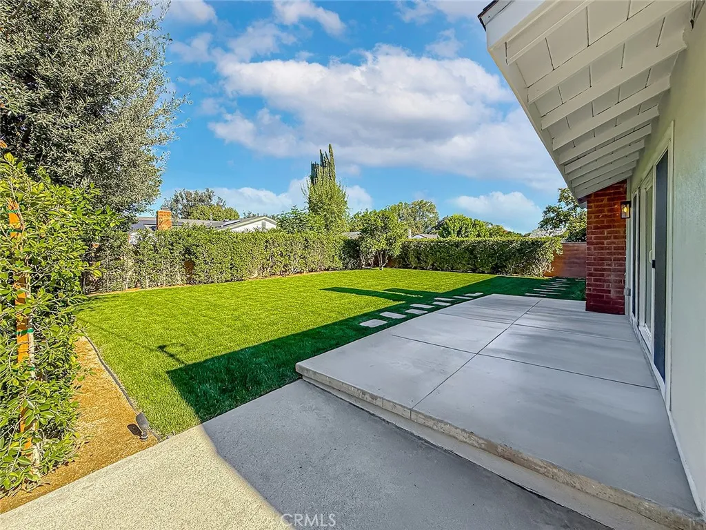 23275 Hamlin, West Hills, California 91307 home-pic-10