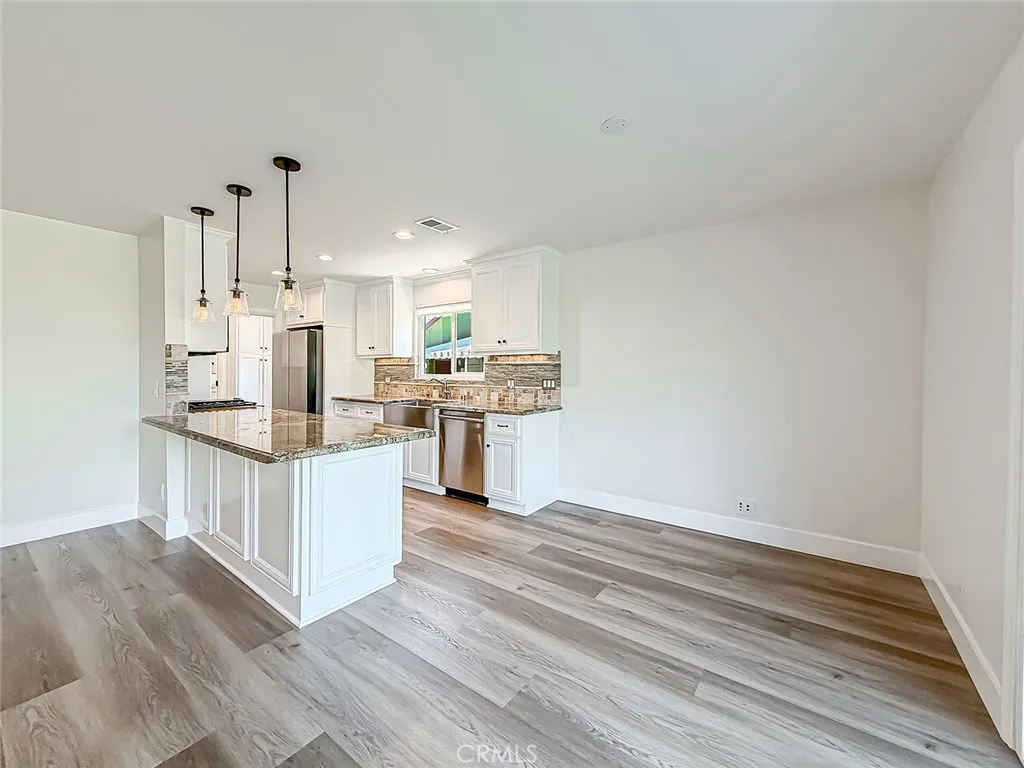 23275 Hamlin, West Hills, California 91307 home-pic-3