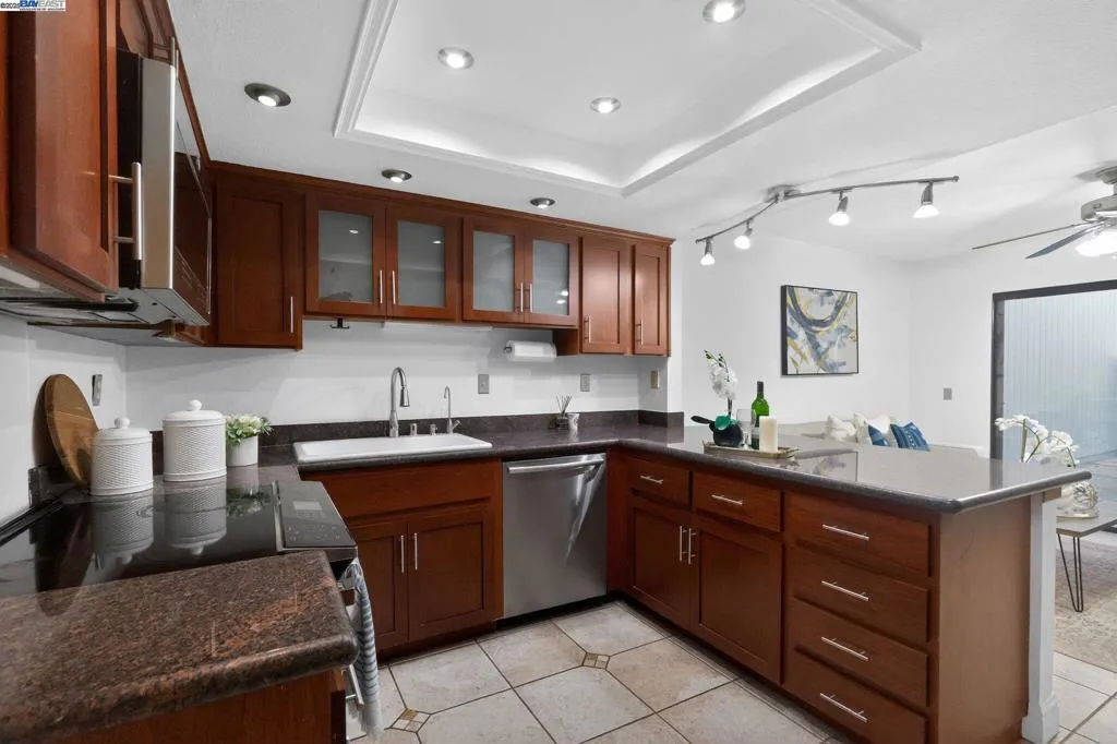 7210 Valley View Ct, Pleasanton, California 94588 home-pic-8