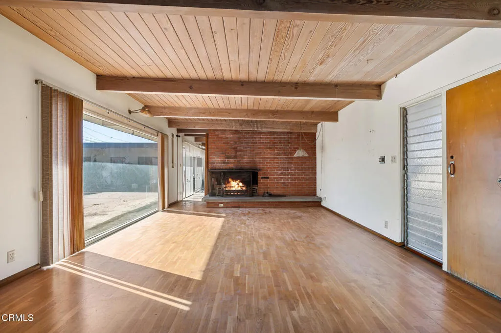 630 W Roderick Avenue, Oxnard, California 93030 home-pic-1