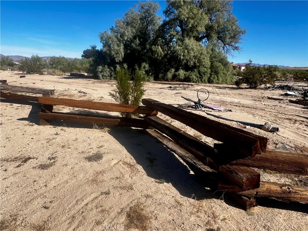 74284 El Paseo, 29 Palms, California 92277 home-pic-13