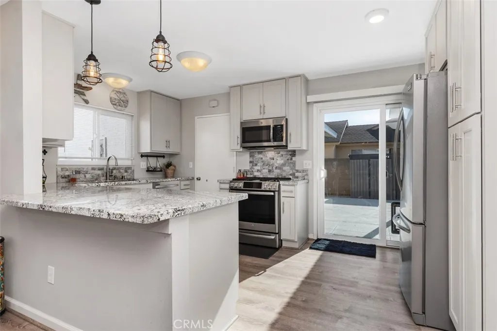 15201 Nottingham, Huntington Beach, California 92647 home-pic-15