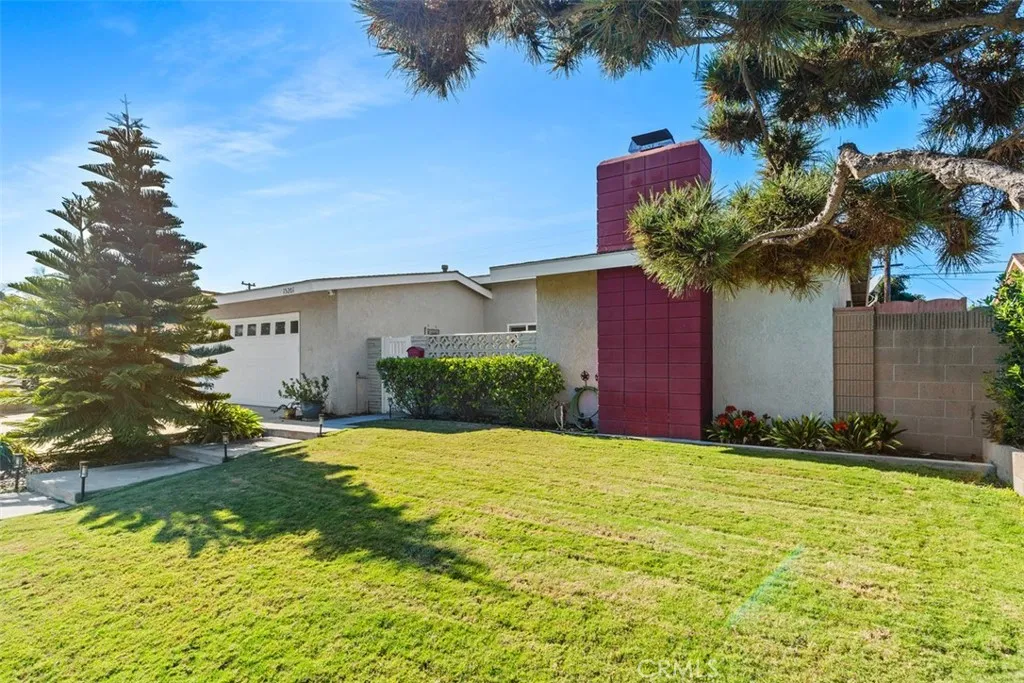 15201 Nottingham, Huntington Beach, California 92647 home-pic-1
