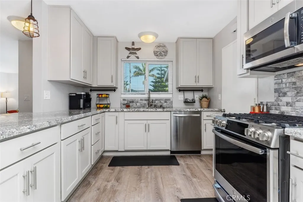 15201 Nottingham, Huntington Beach, California 92647 home-pic-18