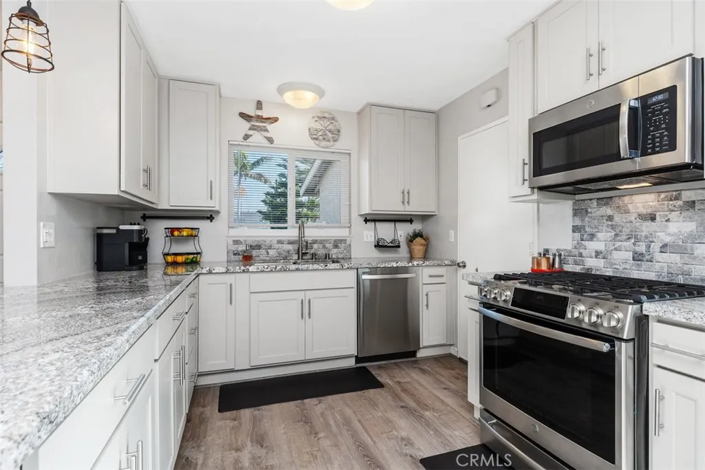 15201 Nottingham, Huntington Beach, California 92647 home-pic-17