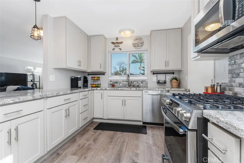 15201 Nottingham, Huntington Beach, California 92647 home-pic-19