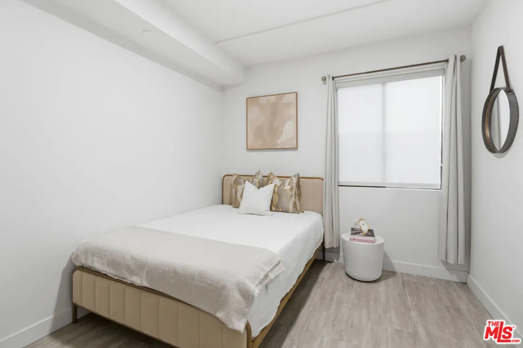 6707 N Sepulveda Boulevard, Van Nuys, California 91411 home-pic-1