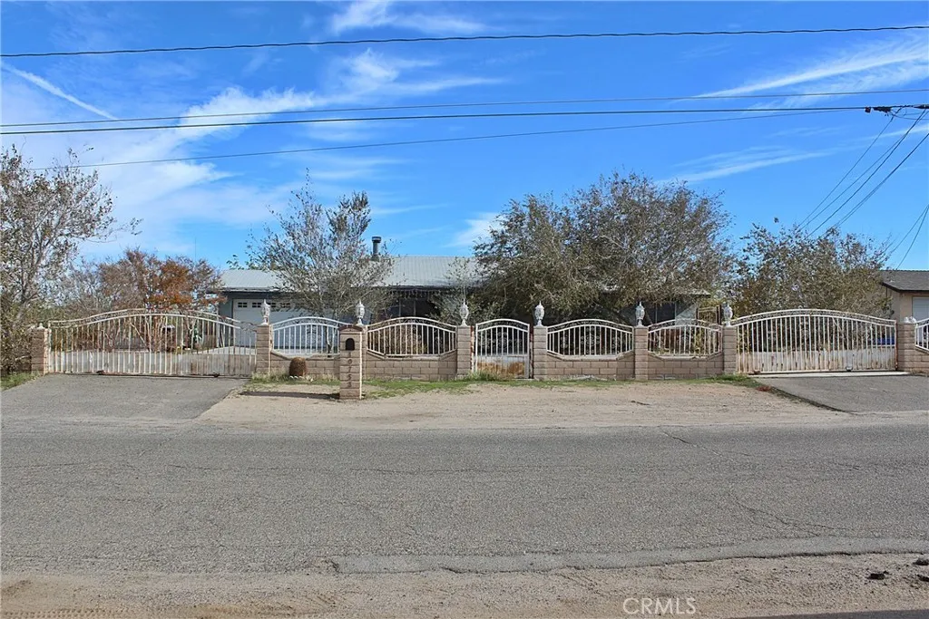 10753 Pinon Avenue, Hesperia, California 92345 home-pic-0