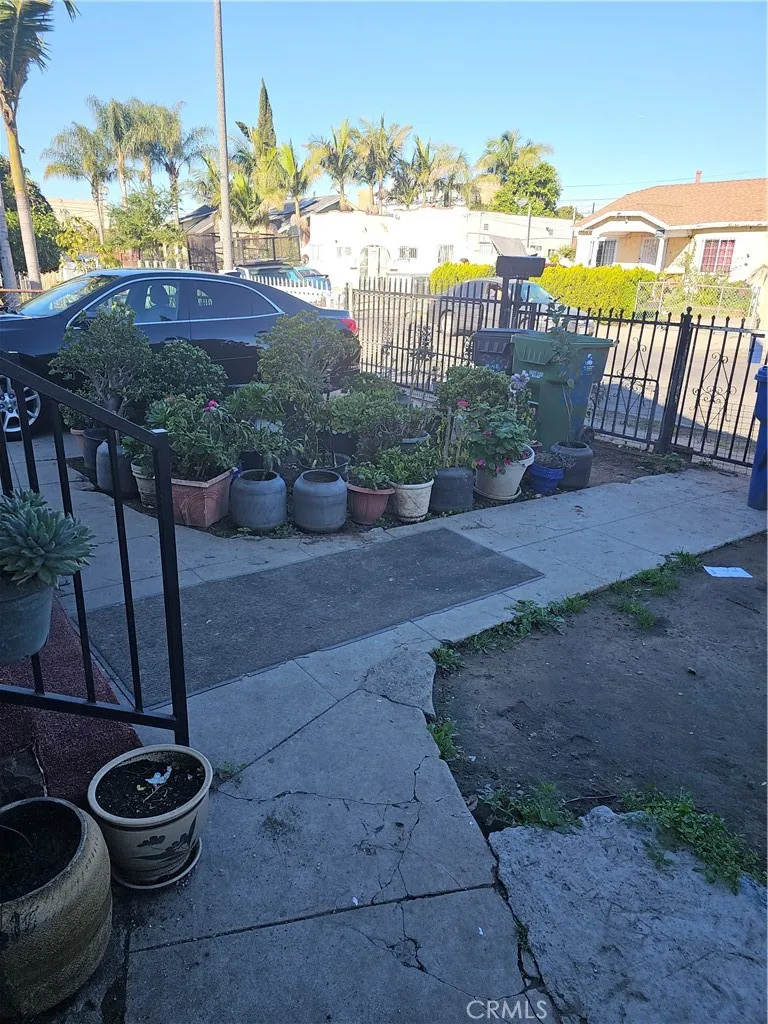 210 85th Place, Los Angeles, California 90003 home-pic-6