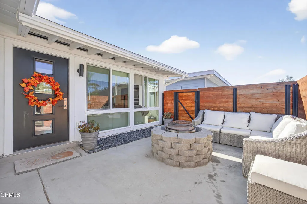 1040 Dover Lane, Ventura, California 93001 home-pic-1