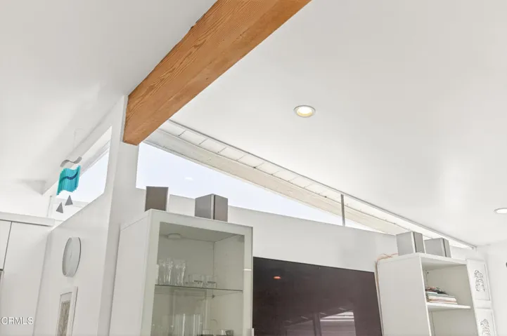 UpmarketMedia_1040Dover-123