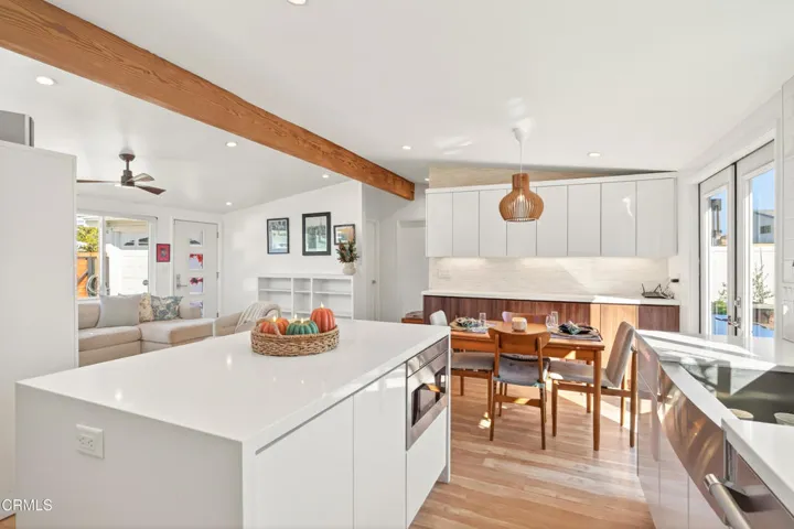 UpmarketMedia_1040Dover-070