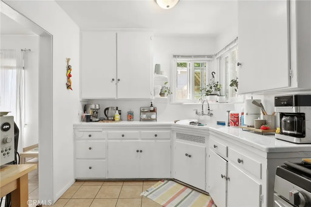 2129 N Pepper Street, Burbank, California 91505 home-pic-16