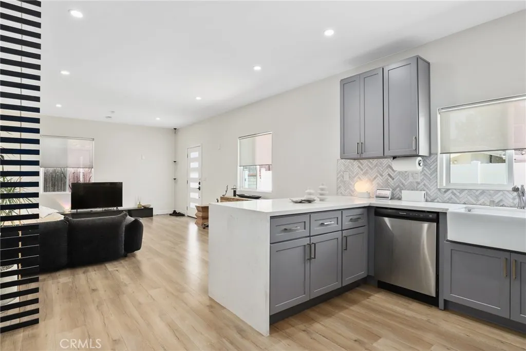 2129 N Pepper Street, Burbank, California 91505 home-pic-31
