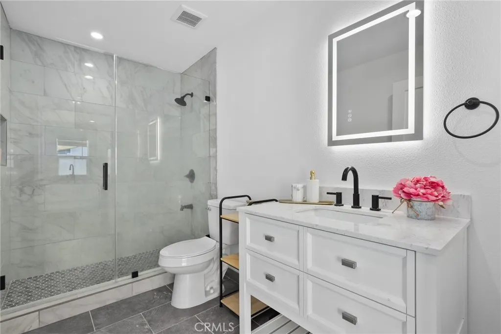 2129 N Pepper Street, Burbank, California 91505 home-pic-2