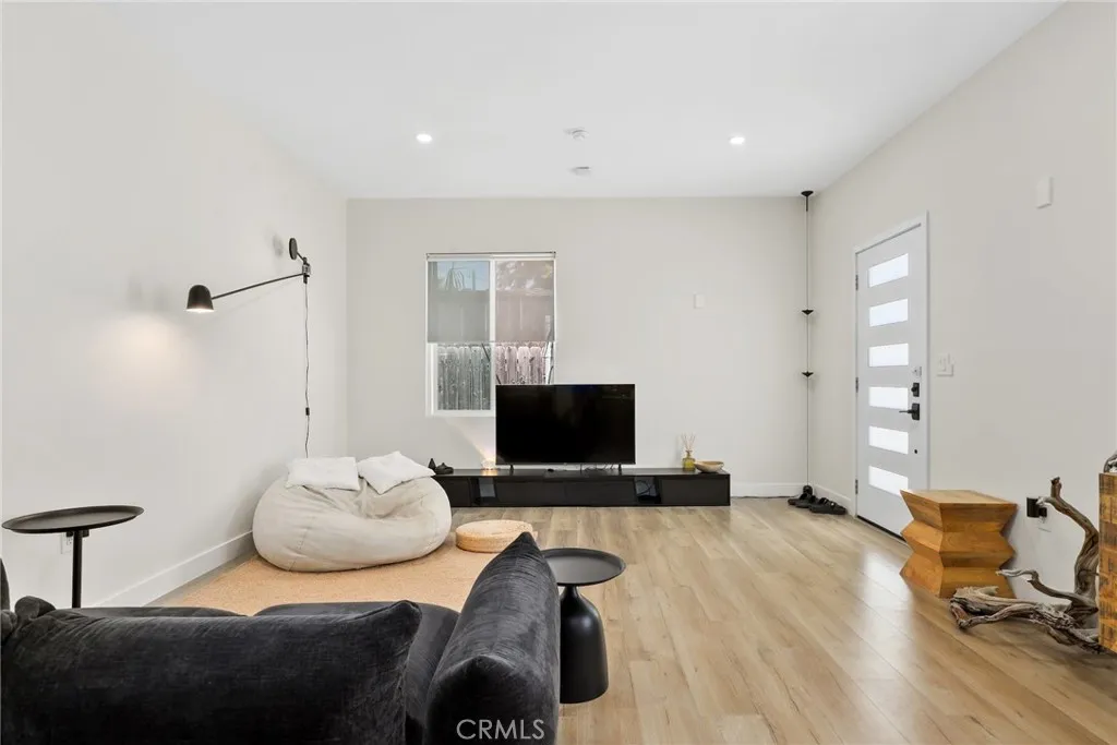 2129 N Pepper Street, Burbank, California 91505 home-pic-25