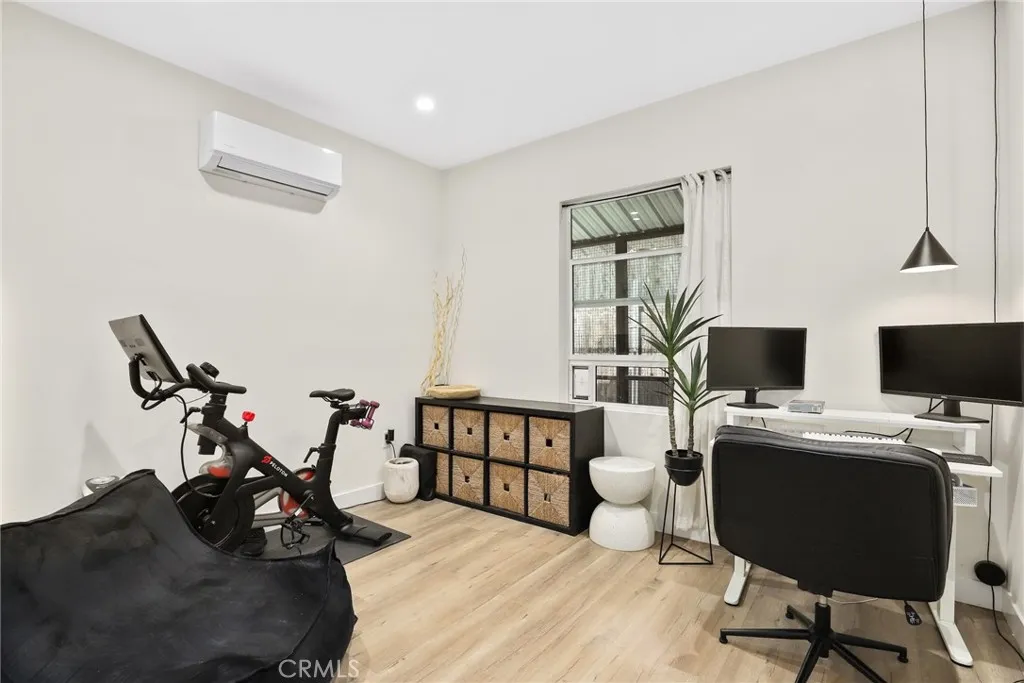 2129 N Pepper Street, Burbank, California 91505 home-pic-32