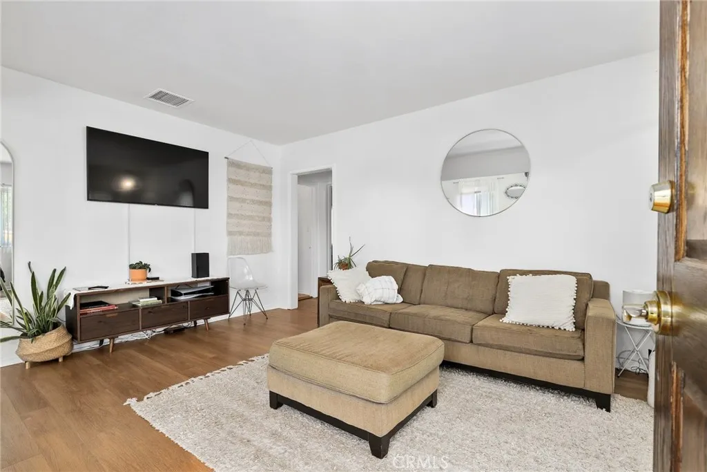 2129 N Pepper Street, Burbank, California 91505 home-pic-10