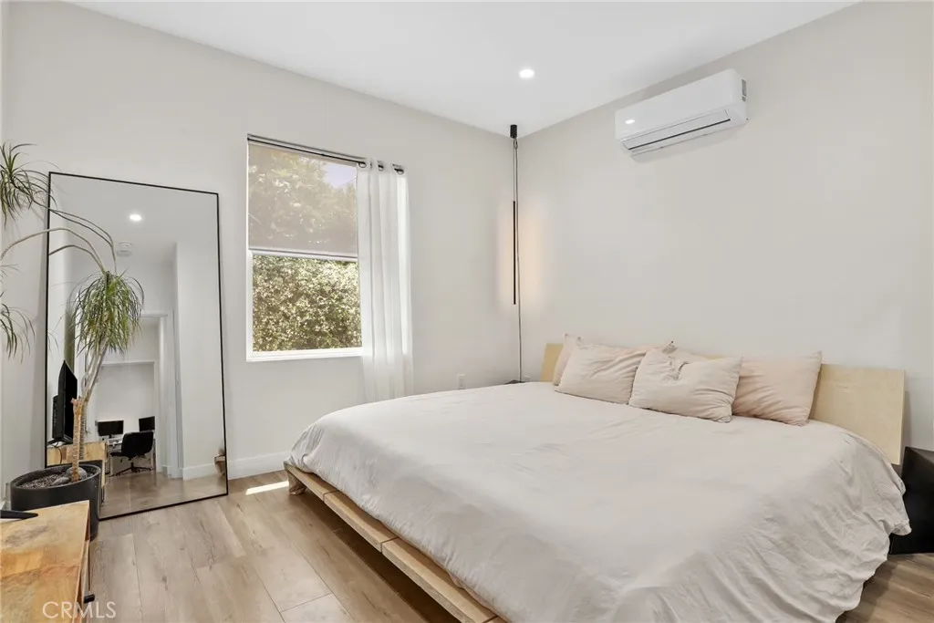 2129 N Pepper Street, Burbank, California 91505 home-pic-36