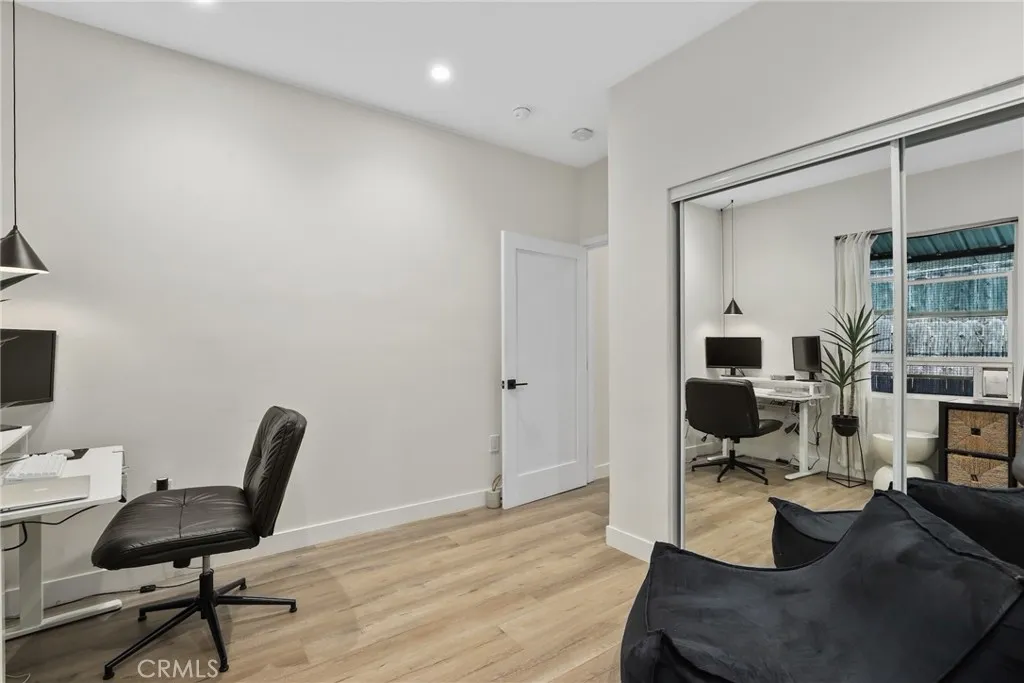 2129 N Pepper Street, Burbank, California 91505 home-pic-33