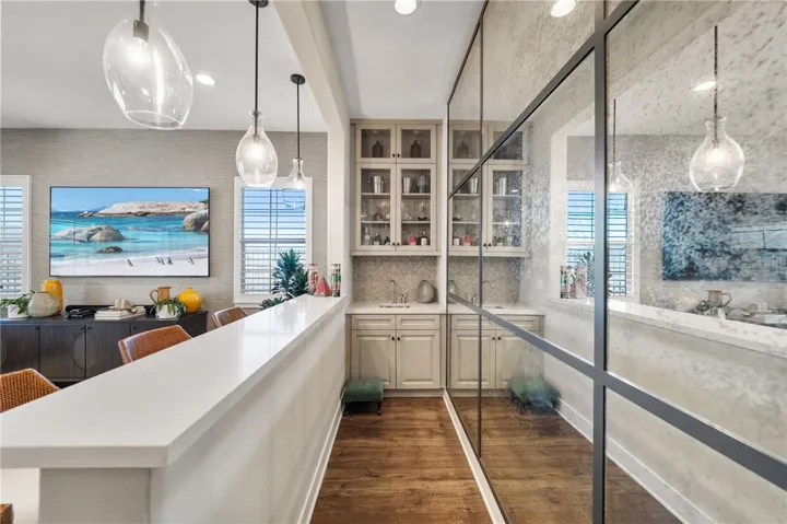 Wet bar to the right,