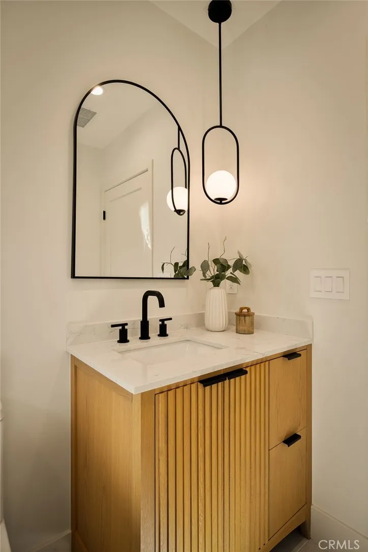 5444 Morella Ave, Valley Village, California 91607 home-pic-31