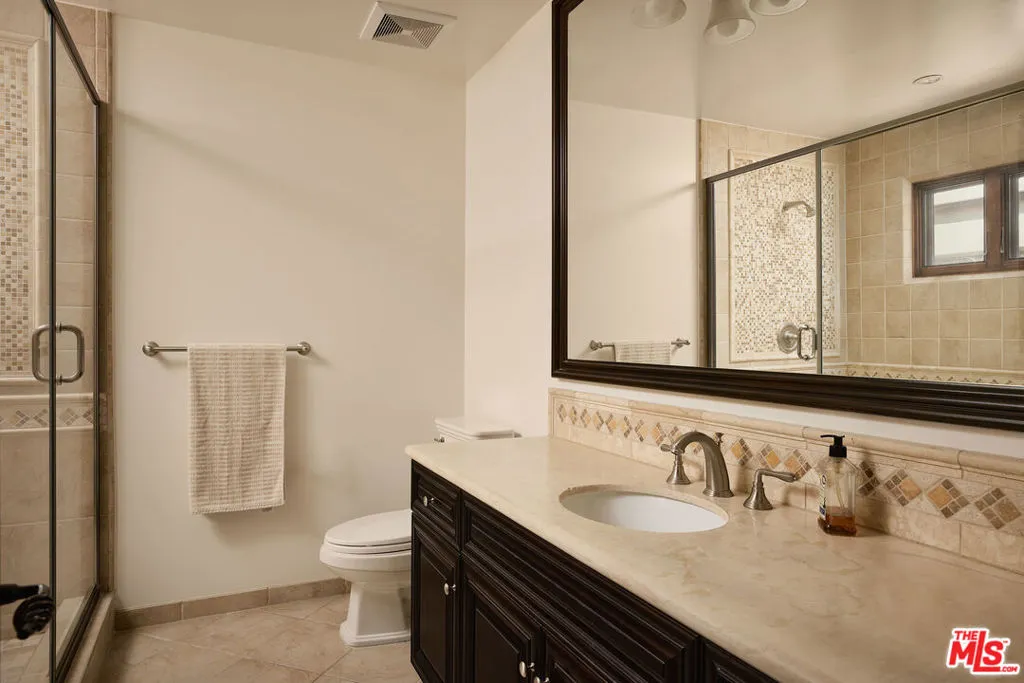 908 17th Street 8, Santa Monica, California 90403 home-pic-12