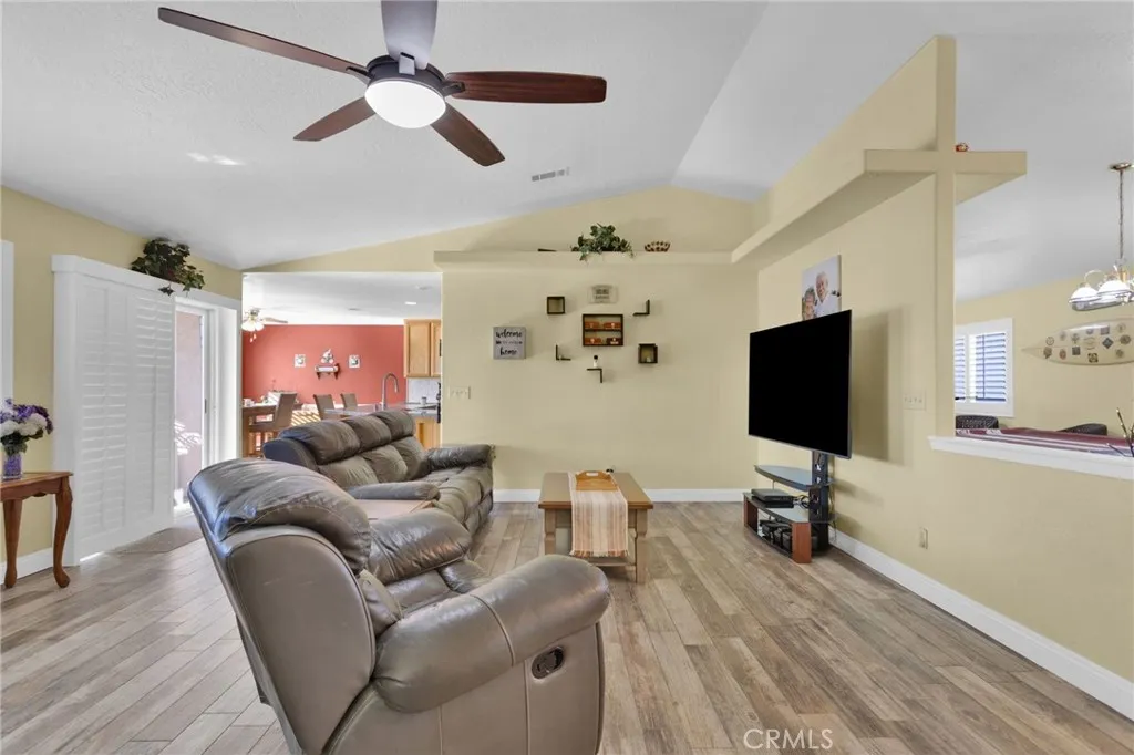 18311 Owatonna Road, Apple Valley, California 92307 home-pic-11