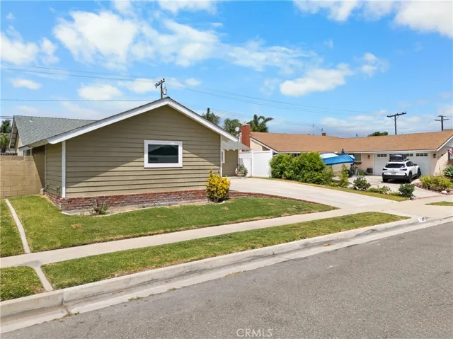 17551 Misty, Huntington Beach, California 92649