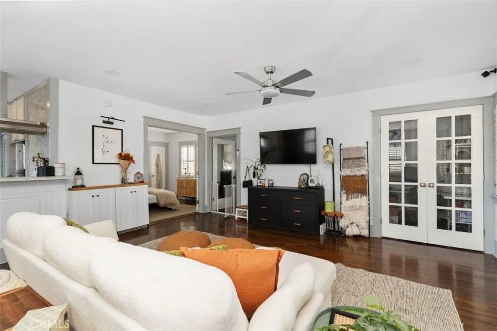 1728 E Florida Street, Long Beach, California 90802 home-pic-21