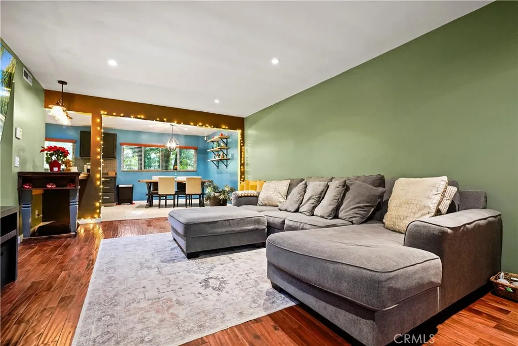 15457 Moorpark Street 1, Sherman Oaks, California 91403 home-pic-1