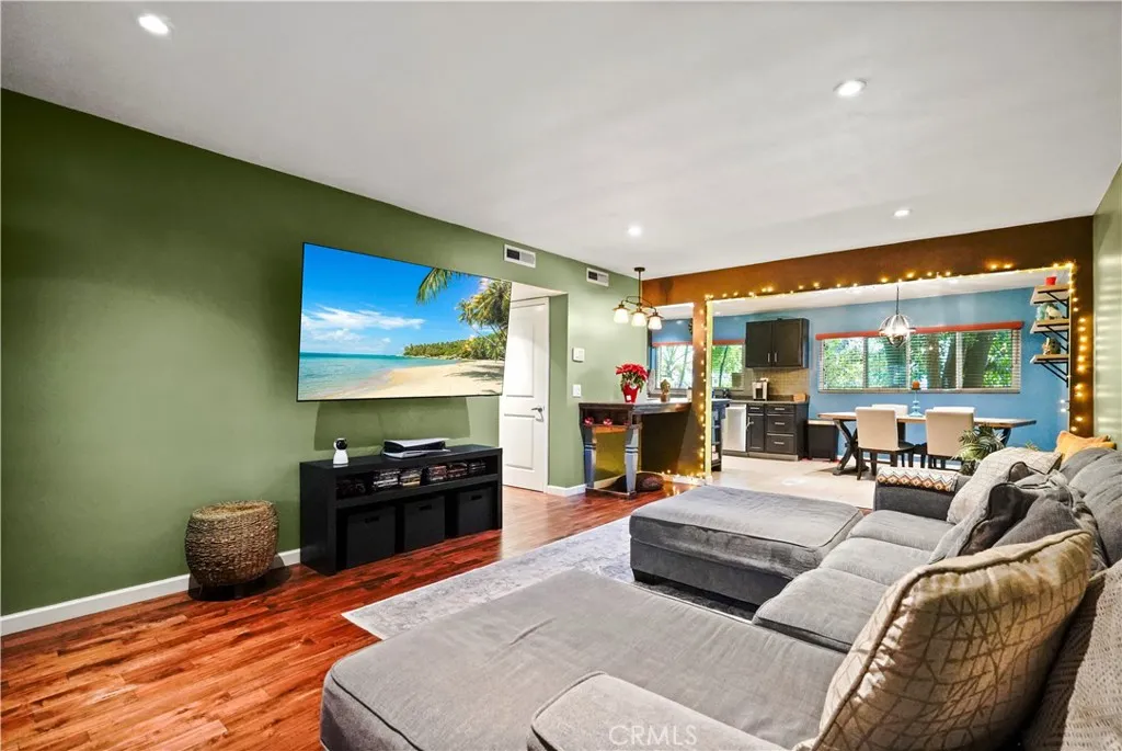 15457 Moorpark Street 1, Sherman Oaks, California 91403 home-pic-0
