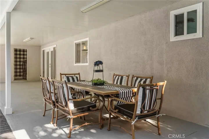 9841 Donna Avenue, Northridge, California 91324