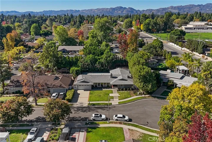 Perfectly set in a special neighborhood