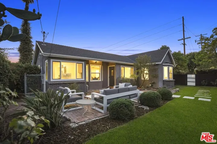 11700 Huston Street, Valley Village, California 91607