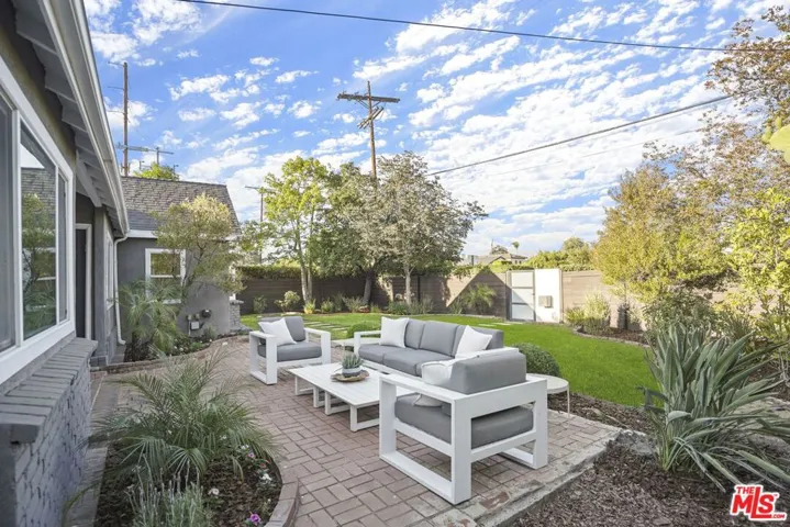 11700 Huston Street, Valley Village, California 91607