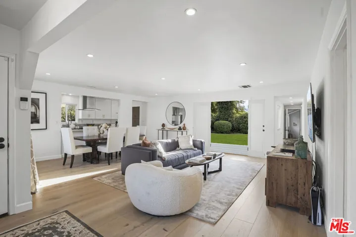 11700 Huston Street, Valley Village, California 91607