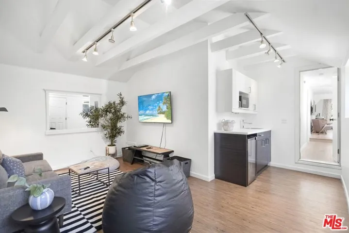 11700 Huston Street, Valley Village, California 91607
