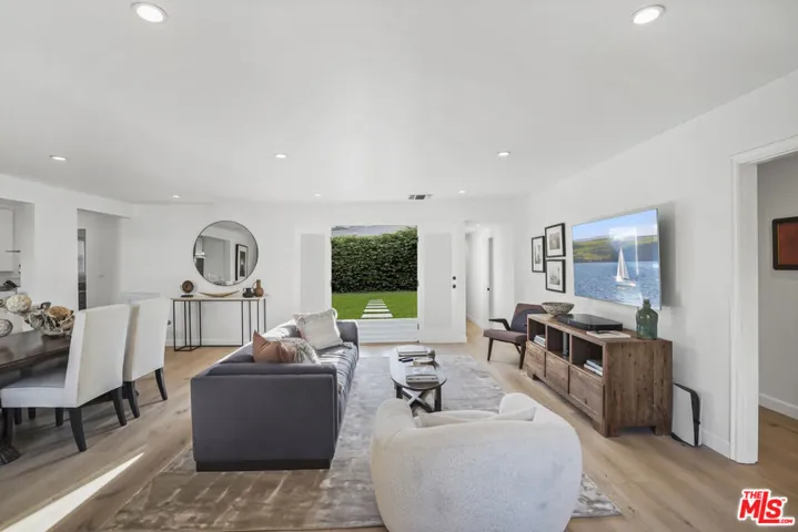 11700 Huston Street, Valley Village, California 91607