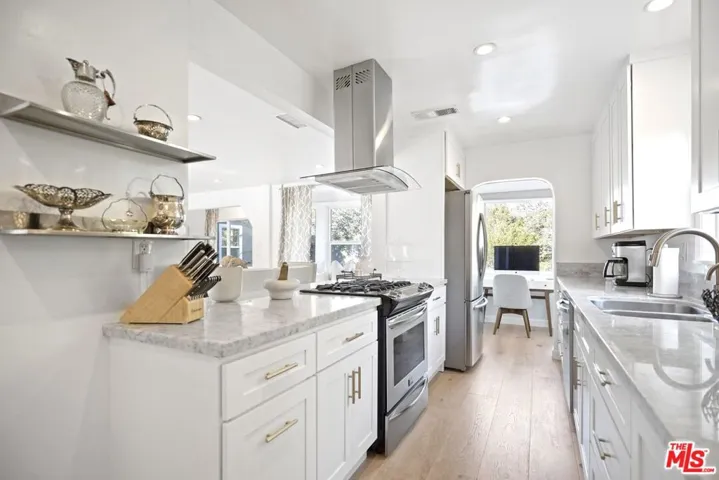 11700 Huston Street, Valley Village, California 91607